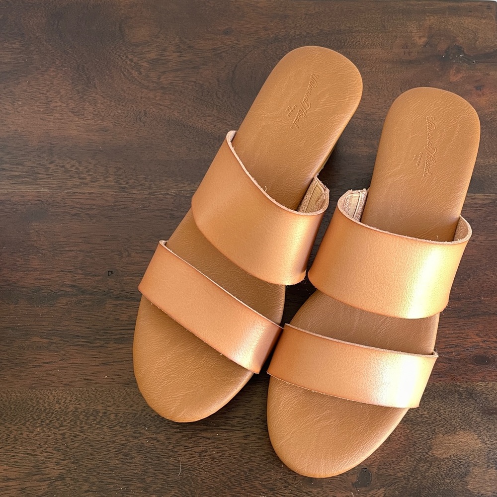 Universal Thread Sandals